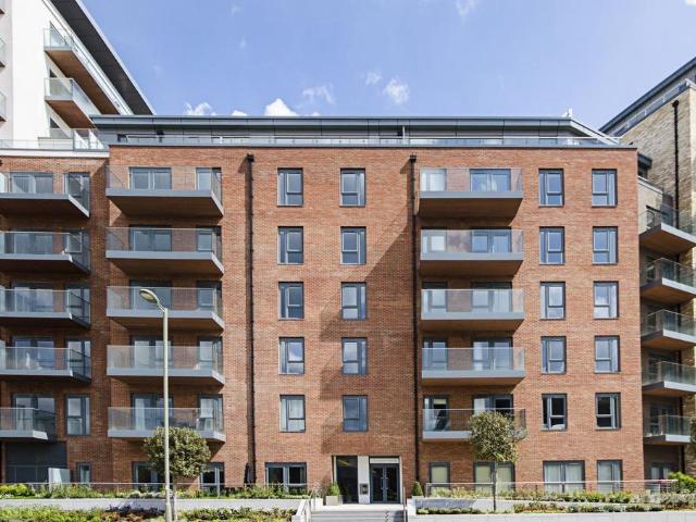Aerodrome Road, Colindale, London, NW9 2 bed flat to rent £2,400 pcm £554 pw