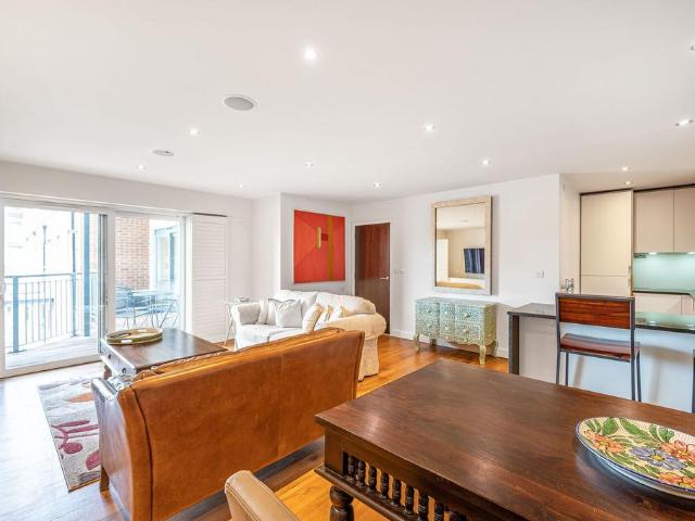 Aerodrome Road, Colindale, London, NW9 2 bed flat to rent £2,500 pcm £577 pw