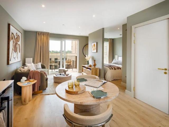 Aerodrome Road, London NW9 Studio to rent £1,995 pcm £460 pw