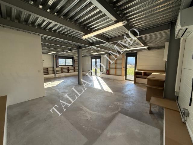 Aérodrome Tallard, local professionnel + appartement de type. 132m² Tallard