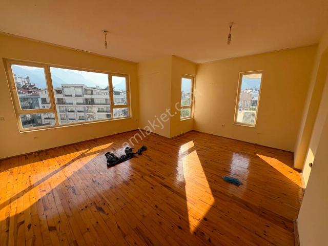 Şafak Emlak Kiralık Liman Mahallesi Bakımlı Site İçi 3+1 150m2