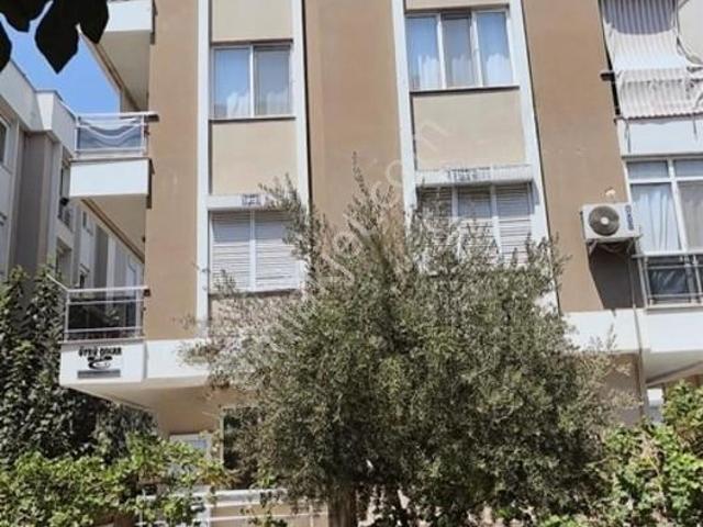 Şafakta Diş Hastanenin Çaprazında Yüksek Giriş Ayrı Mutfaklı