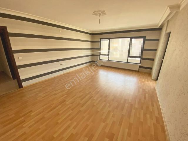 Şafaktepe'nin En Nezih Sokağında Sitede Ön Cephede 3+1 Kiralık