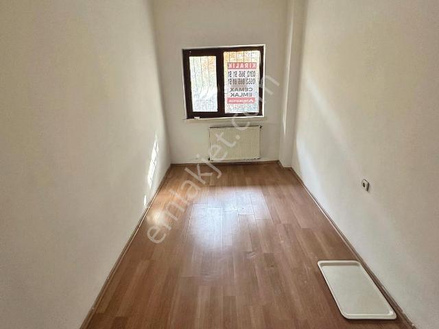 Şafaktepe'de Mamak Cadde Üzeri Bağımsız Salon Kiralık 2+1