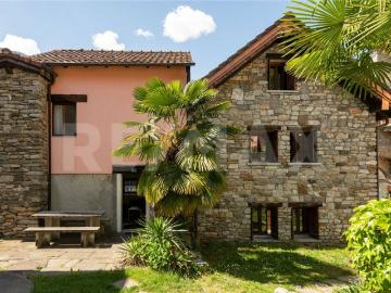Affascinante casa unifamiliare con giardino, sottotetto e posto auto