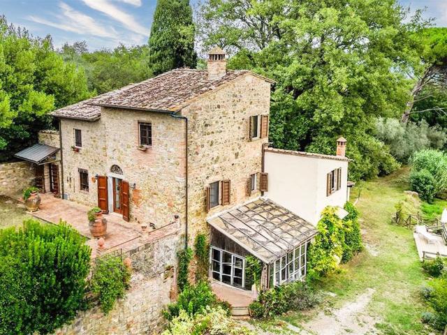 Affascinante Casale di 4 Camere, Ristrutturato, con Piscina. 272m² Gambassi Terme