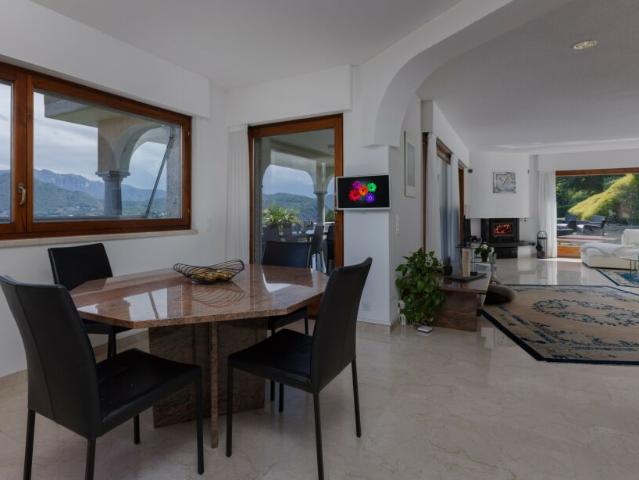 AFFASCINANTE VILLA 5.5 LOCALI VISTA LAGO CON GIARDINO A CIMO