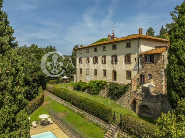 Affascinante villa seicentesca con borgo rurale circondato d. 4205m² Gambassi Terme