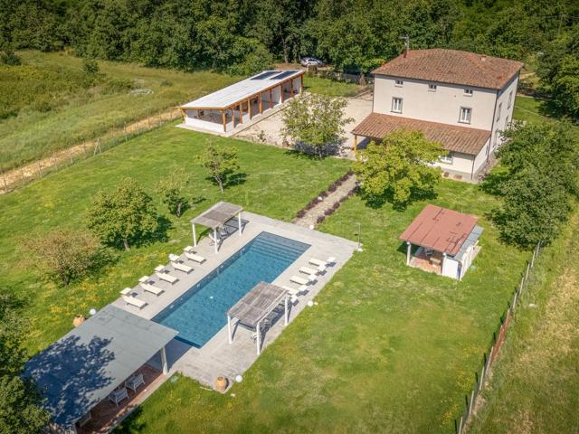 Affascinante Villa Storica Ristrutturata con 7 Camere, Pisci. 300m² Loro Ciuffenna