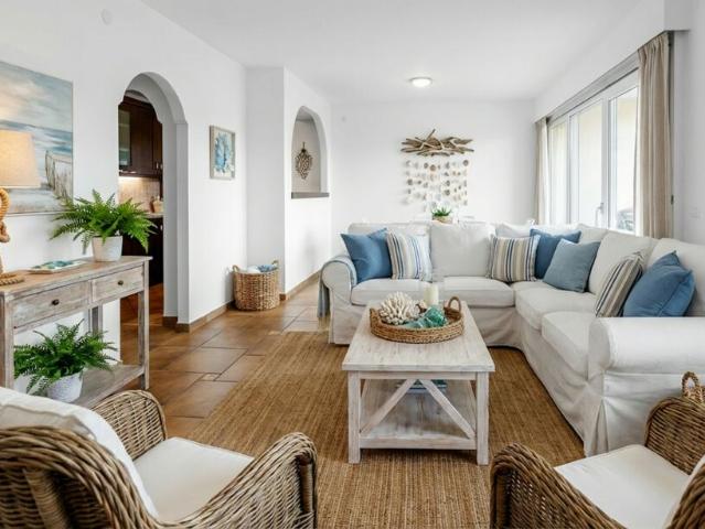 AFFARE AMPIO 3.5 LOCALI CON TERRAZZA DI 55 MQ A PARADISO