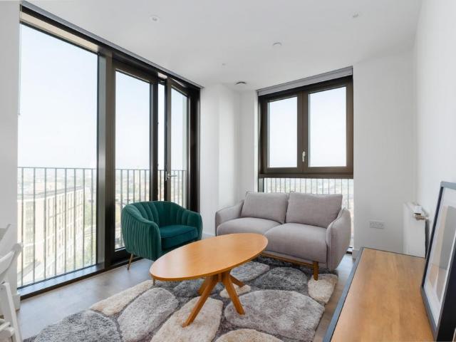 Affinity View, E16 2 bed apartment to rent £2,817 pcm £650 pw