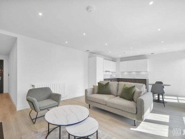 Affinity View London E15 1 bed apartment to rent £2,350 pcm £542 pw