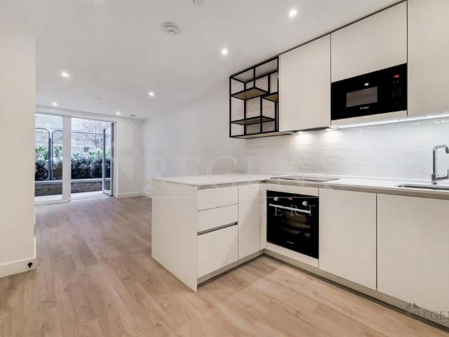 Affinity House, Beresford Av. Studio to rent £1,625 pcm £375 pw