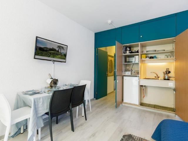 AFFITTASI 2.5 ARREDATO IN RESIDENCE CON PISCINA A BISSONE