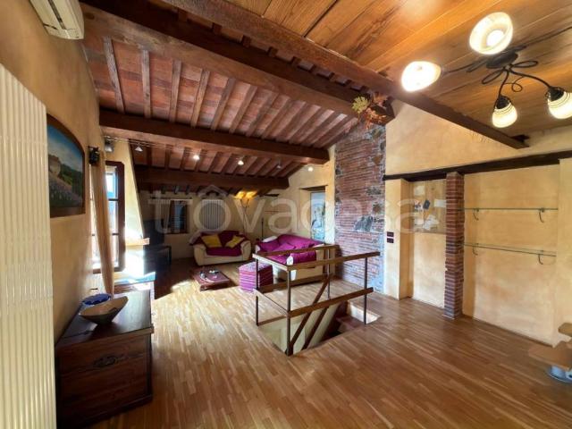 Affittasi casa indipendente a Lucca via dei Serafini, 17, Montuolo