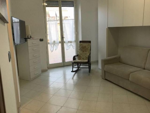 Affittasi Appartamento, Monolocale ottimo stato, terzo piano, Roma Annunci Roma Roma Rif.82854