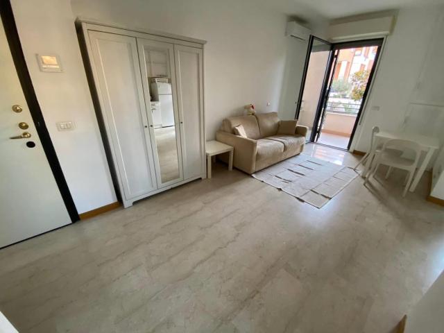 Affittasi Appartamento, MONOLOCALE LUMINOSO Annunci Roma Roma Rif.630751
