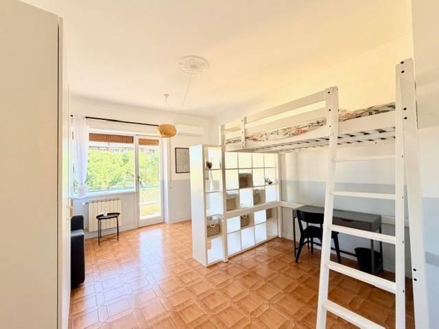 Affittasi Appartamento, MONTEVERDE FALCONIERI GRANDE CON TERRAZZO Annunci Roma Roma Rif.630403