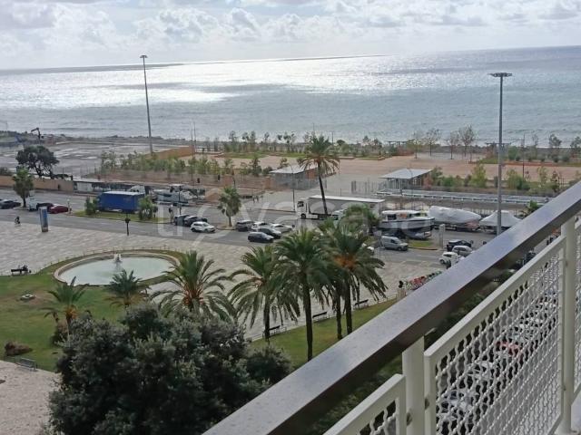 Affittasi appartamento a Genova piazza Raffaele Rossetti, Foce