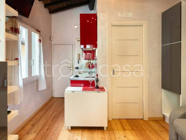 Affittasi appartamento a Firenze via Osteria del Guanto, Signoria Uffizi