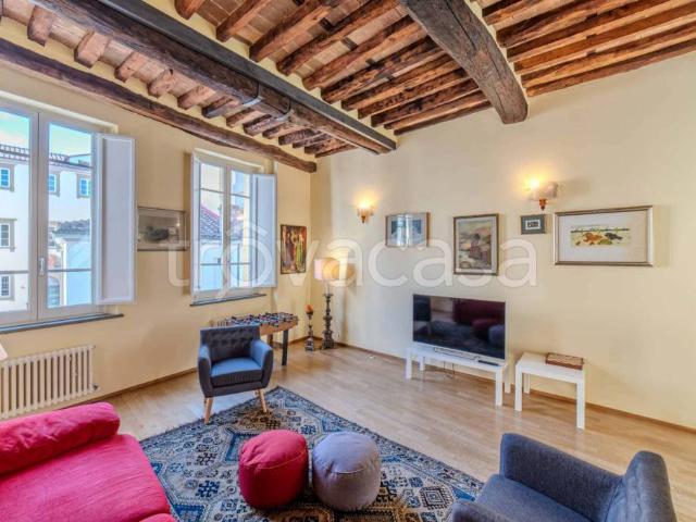 Affittasi appartamento a Lucca via Elisa, Piazza Anfiteatro Torre Guinigi