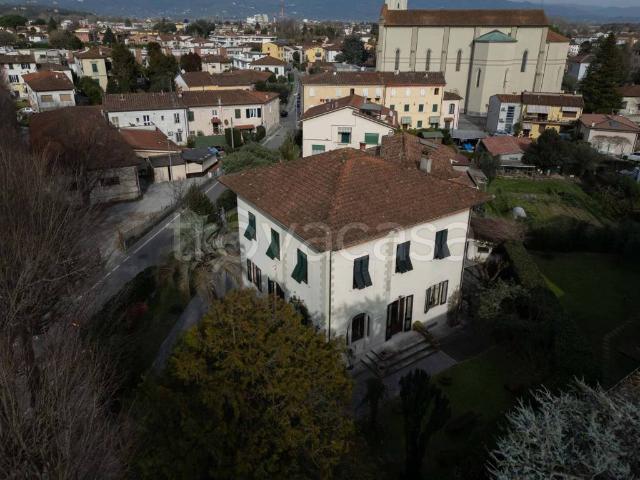 Affittasi appartamento a Lucca via Jacopo della Quercia, San Marco Acquacalda