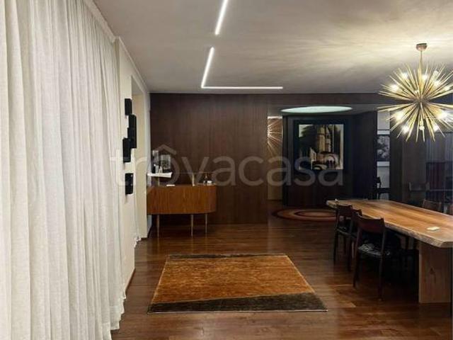 Affittasi appartamento a Modena via Università, Centro Storico