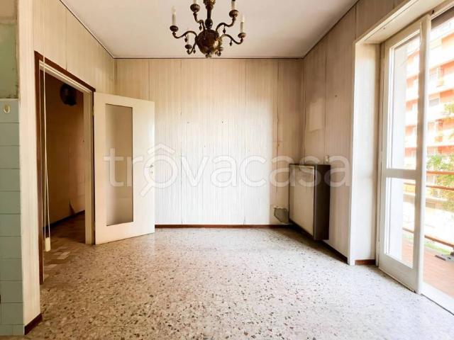 Affittasi appartamento a Milano, Bande Nere