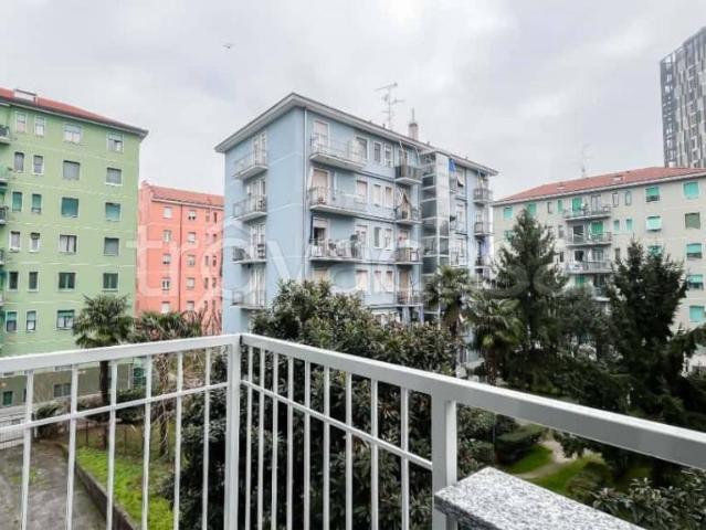 Affittasi appartamento a Milano via Monfalcone, Cimiano