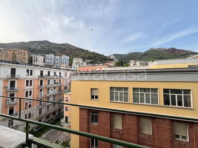 Affittasi appartamento a Salerno via Porto, Centro Storico Teatro Verdi