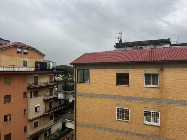 Affittasi Appartamento, AFFITTO BILOCALE CON POSTO AUTO COPERTO Annunci Roma, Zona Fleming Rif.638653