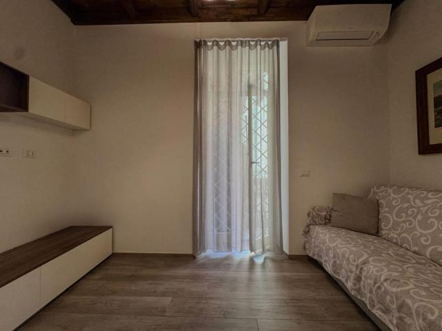 Affittasi Appartamento, Affitto breve – Appartamento arredato in Via Frattina Annunci Roma Roma Rif.628903