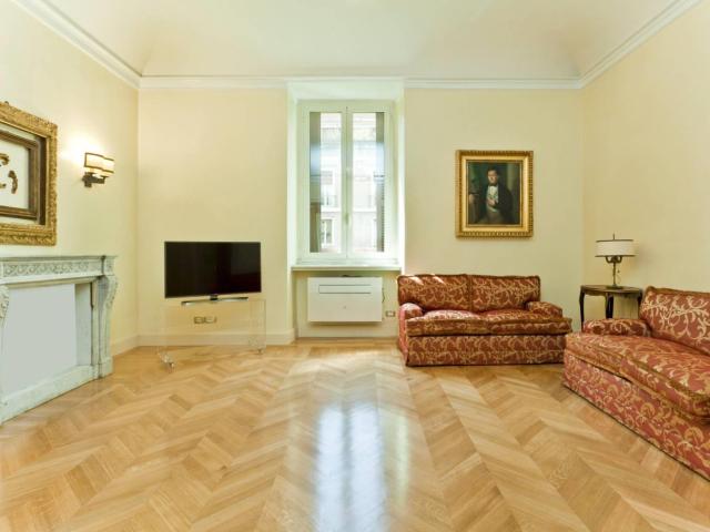 Affittasi Appartamento, Ampio appartamento ristrutturato semiarredato Piazza Cavour Annunci Roma, Zona Prati Rif.639624