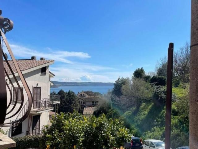 Affittasi Appartamento, Appartamento vista lago Annunci Trevignano Romano Roma Rif.458733