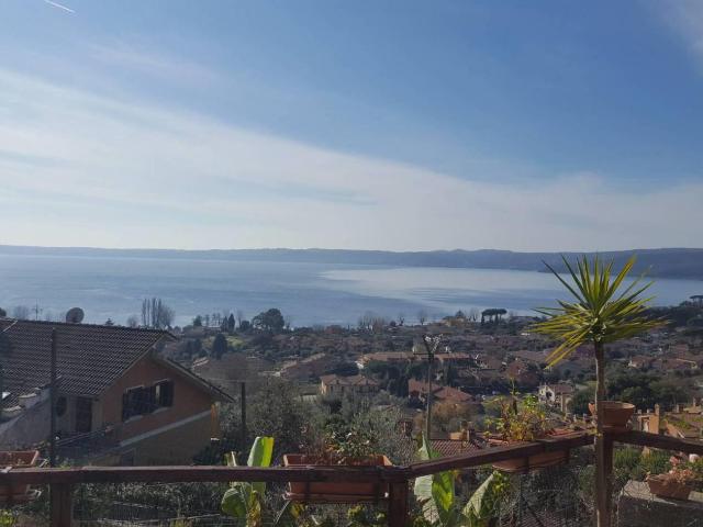 Affittasi Appartamento, Appartamento vista lago Annunci Trevignano Romano Roma Rif.647831