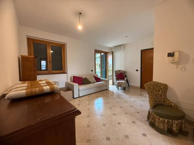 Affittasi Appartamento, Appartamento ammobiliato con ampio balcone e box doppio Annunci Grottaferrata Roma Rif.633601