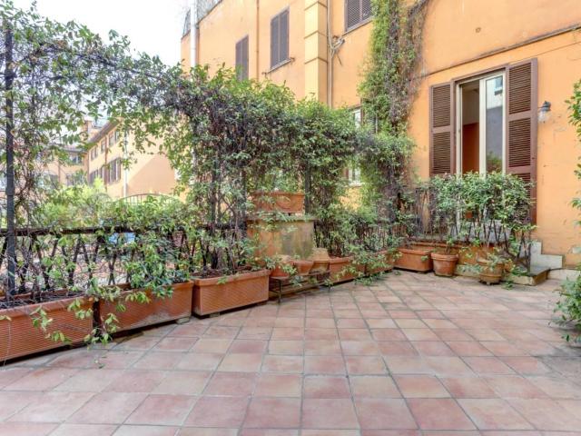 Affittasi Appartamento, Appartamento Centro Storico Via di Propaganda Annunci Roma Roma Rif.645760