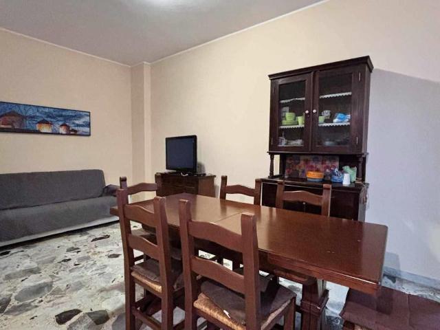 Affittasi Appartamento, APPARTAMENTO CON ASCENSORE Annunci Pomezia Roma Rif.632650