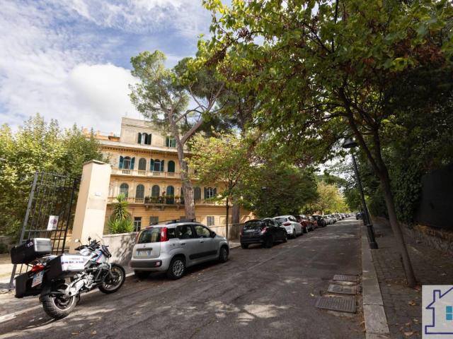 Affittasi Appartamento, Appartamento di 200mq in centro a Frascati con posto auto Annunci Frascati Roma Rif.642230