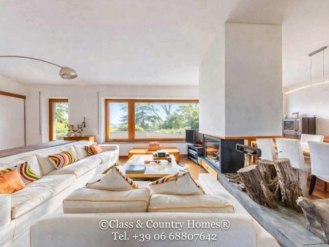 Affittasi Appartamento, Appartamento in Villa Vigna Clara: Quattro Camere da Letto Annunci Roma, Zona Fleming Rif.647129