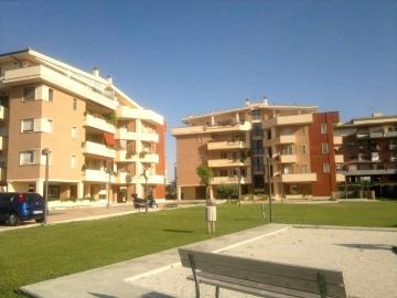 Affittasi Appartamento, Appartamento signorile con terrazzo. Affitto temporaneo. Annunci Roma Roma Rif.626600