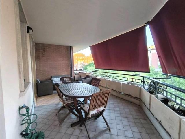 Affittasi Appartamento, Appartamento signorile con terrazzo. Affitto temporaneo. Annunci Roma Roma Rif.626600