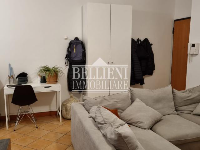 AFFITTASI APPARTAMENTO BICAMERE CON GARAGE E DUE TERRAZZE ZONA OSPEDALE