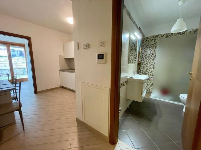 Affittasi Appartamento, BILOCALE CON GIARDINO Annunci Roma Roma Rif.646479