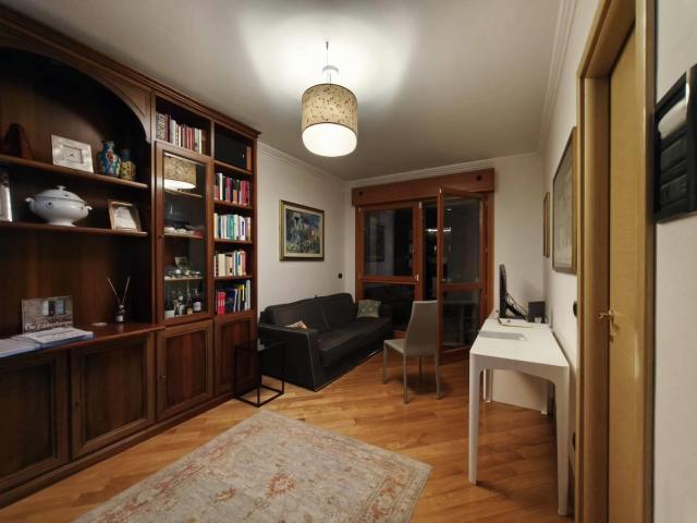 Affittasi Appartamento, BILOCALE IN AFFITTO TRANSITORIO VIA AMSTERDAM Annunci Roma, Zona Torrino Rif.630410