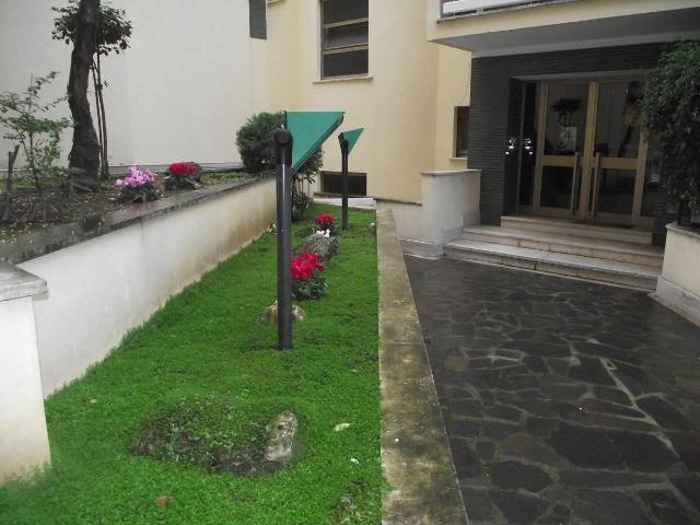 Affittasi Appartamento, Bilocale via Courmayeur, 21, Roma Annunci Roma, Zona Cortina d'Ampezzo Rif.21374