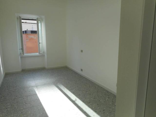 Affittasi Appartamento, Centro Storico via Modena Annunci Roma Roma Rif.625337