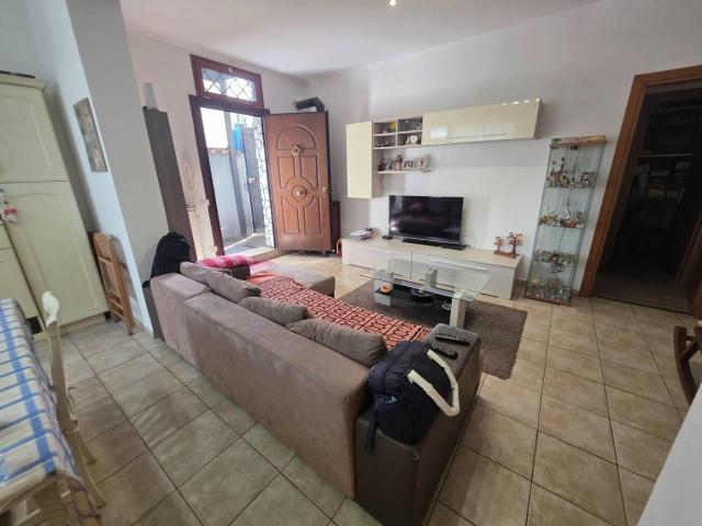 Affittasi Appartamento, Colonna piano terra con giardino Annunci Colonna Roma Rif.636222