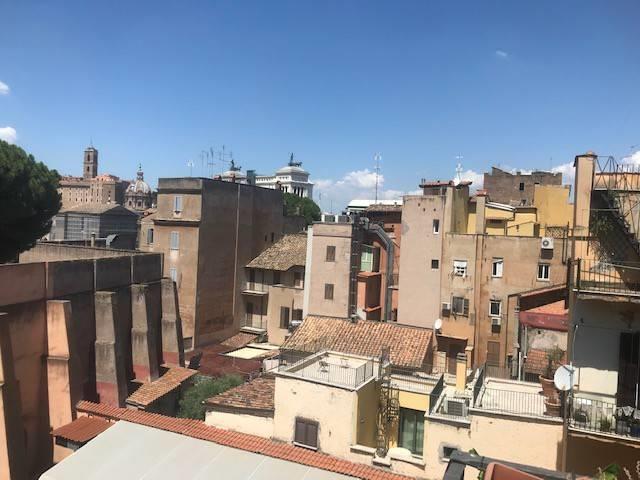 Affittasi Appartamento, Colosseo affittasi appartamento adiacente Fori Imperiali Annunci Roma Roma Rif.69838