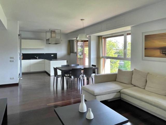 Affittasi Appartamento, Delizioso appartamento completamente ristrutturato Annunci Roma, Zona Mostacciano Rif.633838
